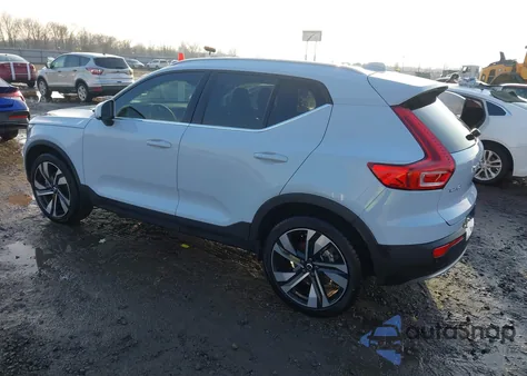 2024 Volvo Xc40 B5 Plus Bright Theme z USA, uszkodzony, nr VIN YV4L12UE8R2314411